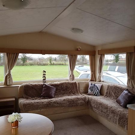 Pitch & Canvas - Self Catering At Broad Oak Farm Hotel Tattenhall Exterior foto