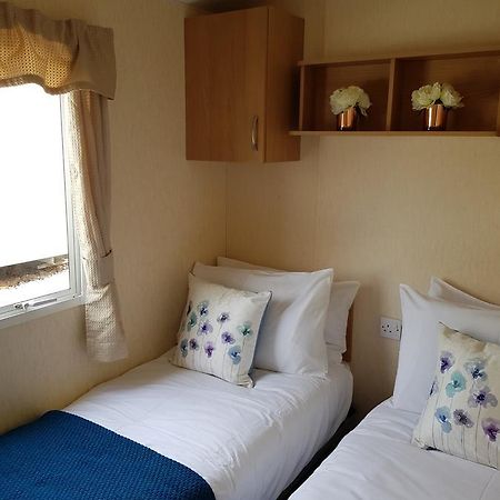 Pitch & Canvas - Self Catering At Broad Oak Farm Hotel Tattenhall Exterior foto