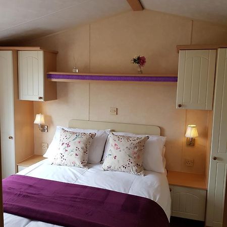 Pitch & Canvas - Self Catering At Broad Oak Farm Hotel Tattenhall Exterior foto