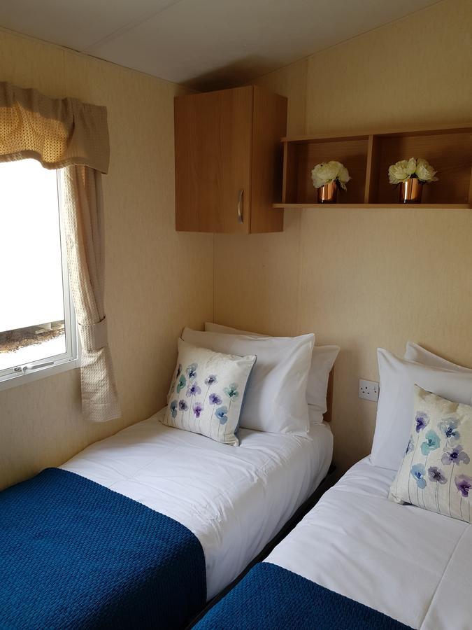 Pitch & Canvas - Self Catering At Broad Oak Farm Hotel Tattenhall Exterior foto