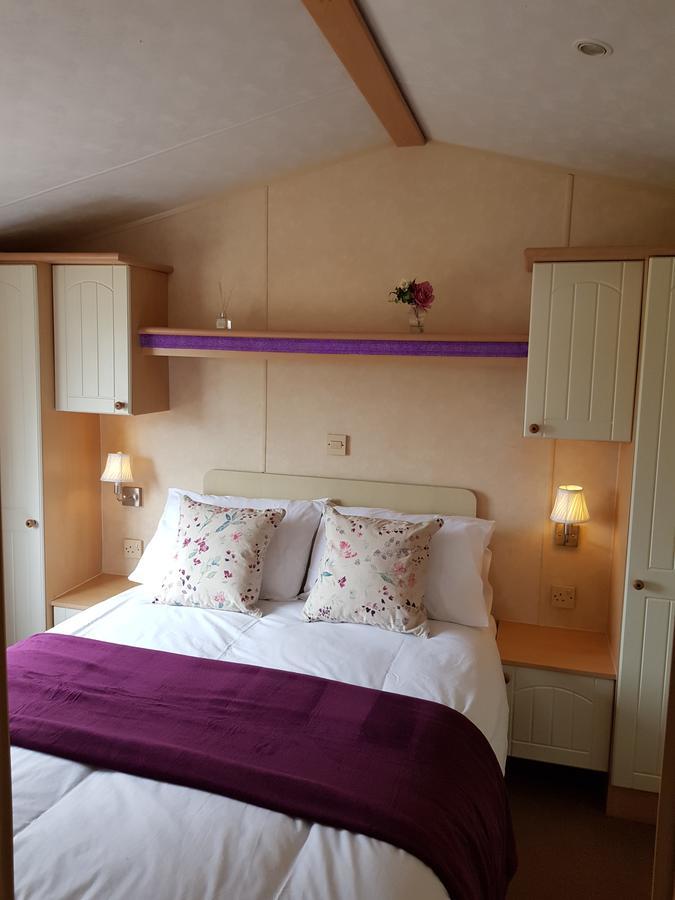 Pitch & Canvas - Self Catering At Broad Oak Farm Hotel Tattenhall Exterior foto