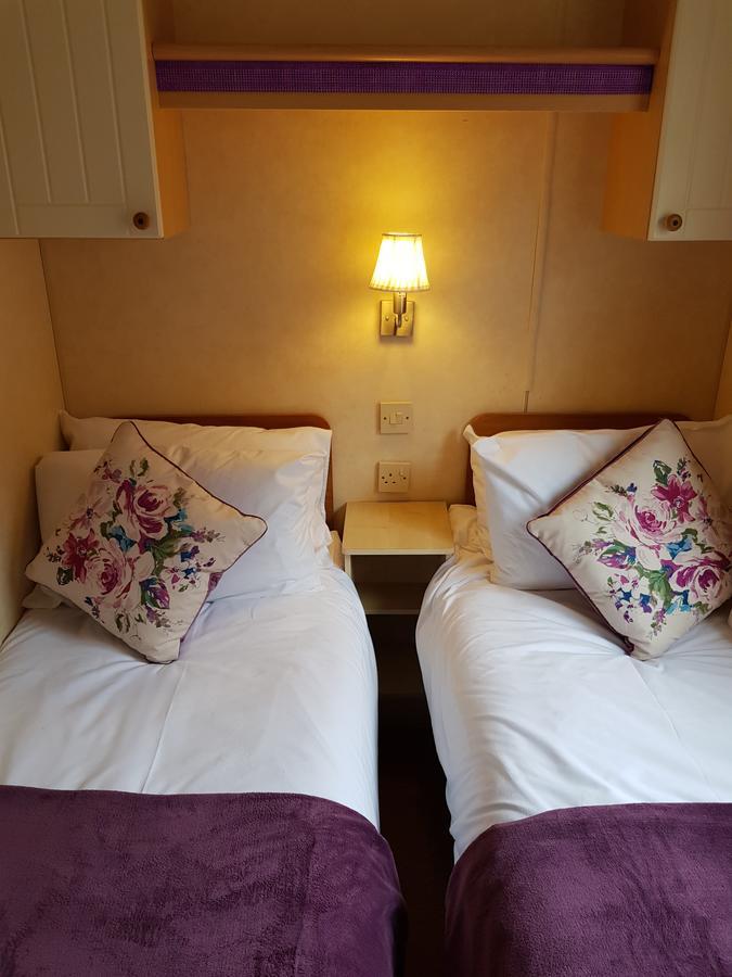 Pitch & Canvas - Self Catering At Broad Oak Farm Hotel Tattenhall Exterior foto