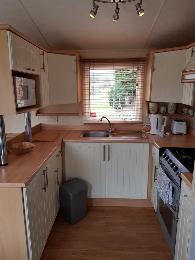 Pitch & Canvas - Self Catering At Broad Oak Farm Hotel Tattenhall Exterior foto