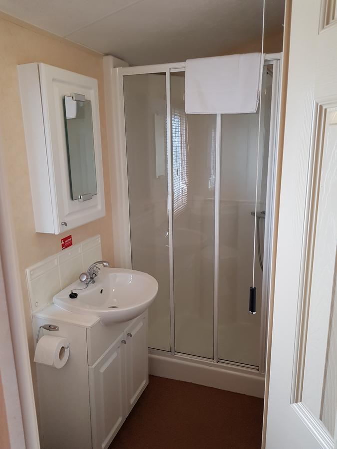 Pitch & Canvas - Self Catering At Broad Oak Farm Hotel Tattenhall Exterior foto