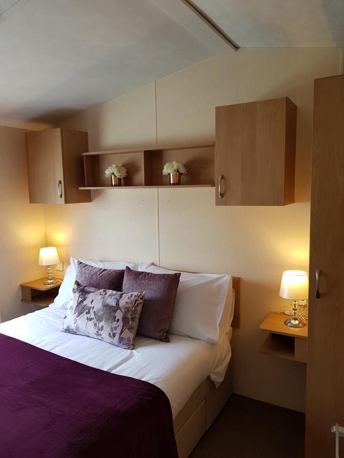 Pitch & Canvas - Self Catering At Broad Oak Farm Hotel Tattenhall Exterior foto