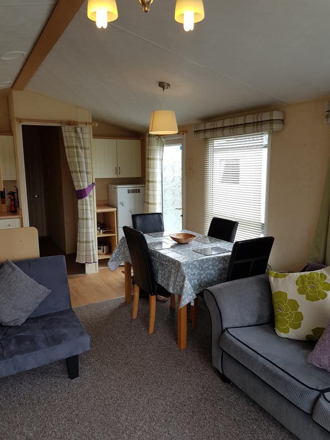 Pitch & Canvas - Self Catering At Broad Oak Farm Hotel Tattenhall Exterior foto